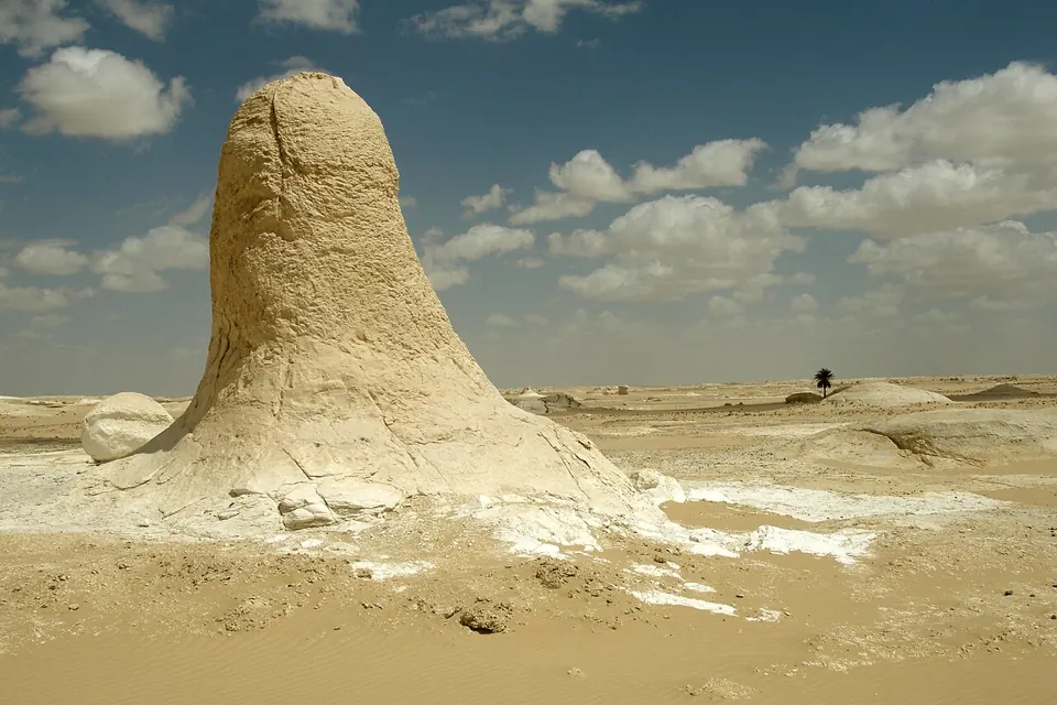 Chalk rock formation in the White Desert